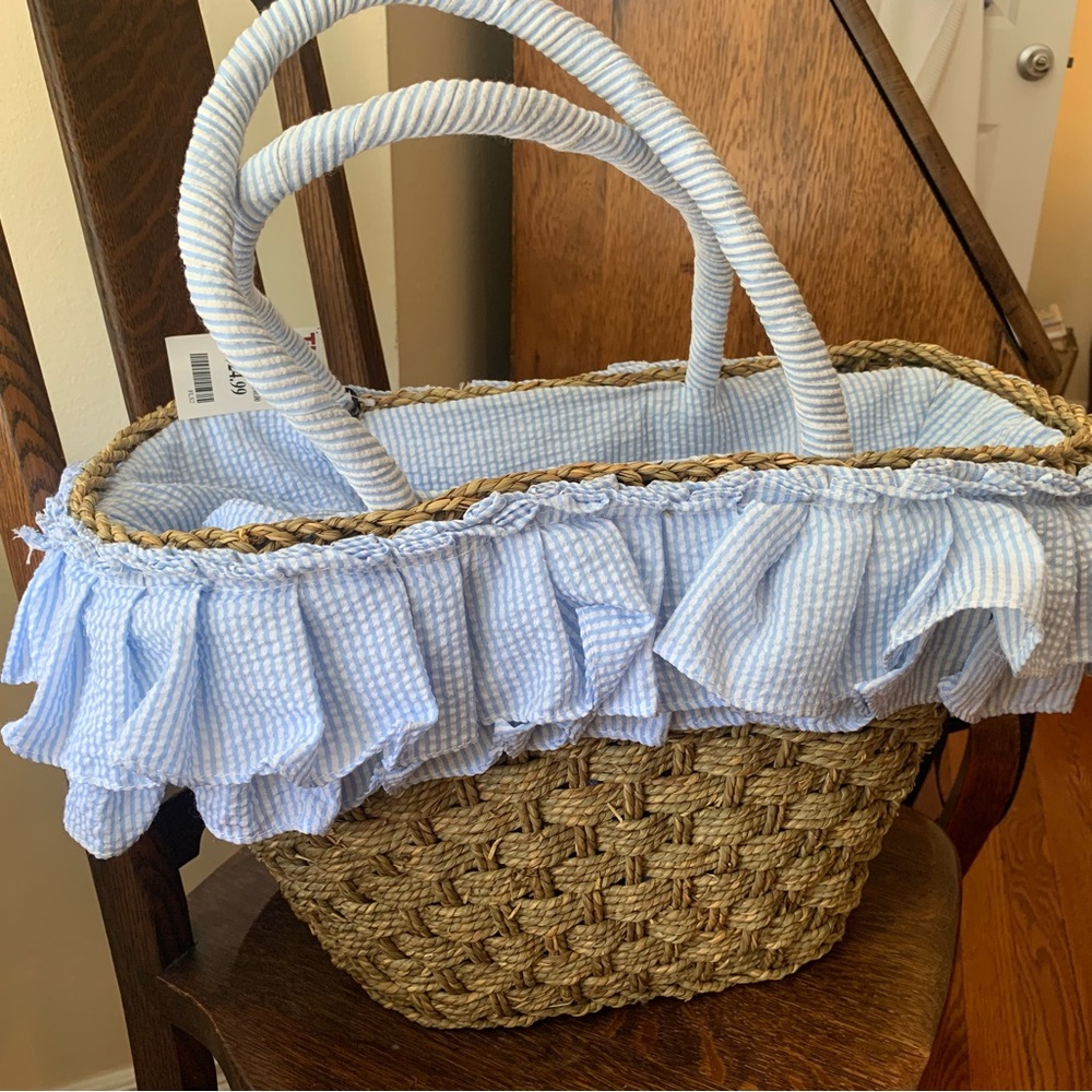 Beach Tote bag - Cynthia Rowley lined wicker straw bag.NWT Lined blue seersucker